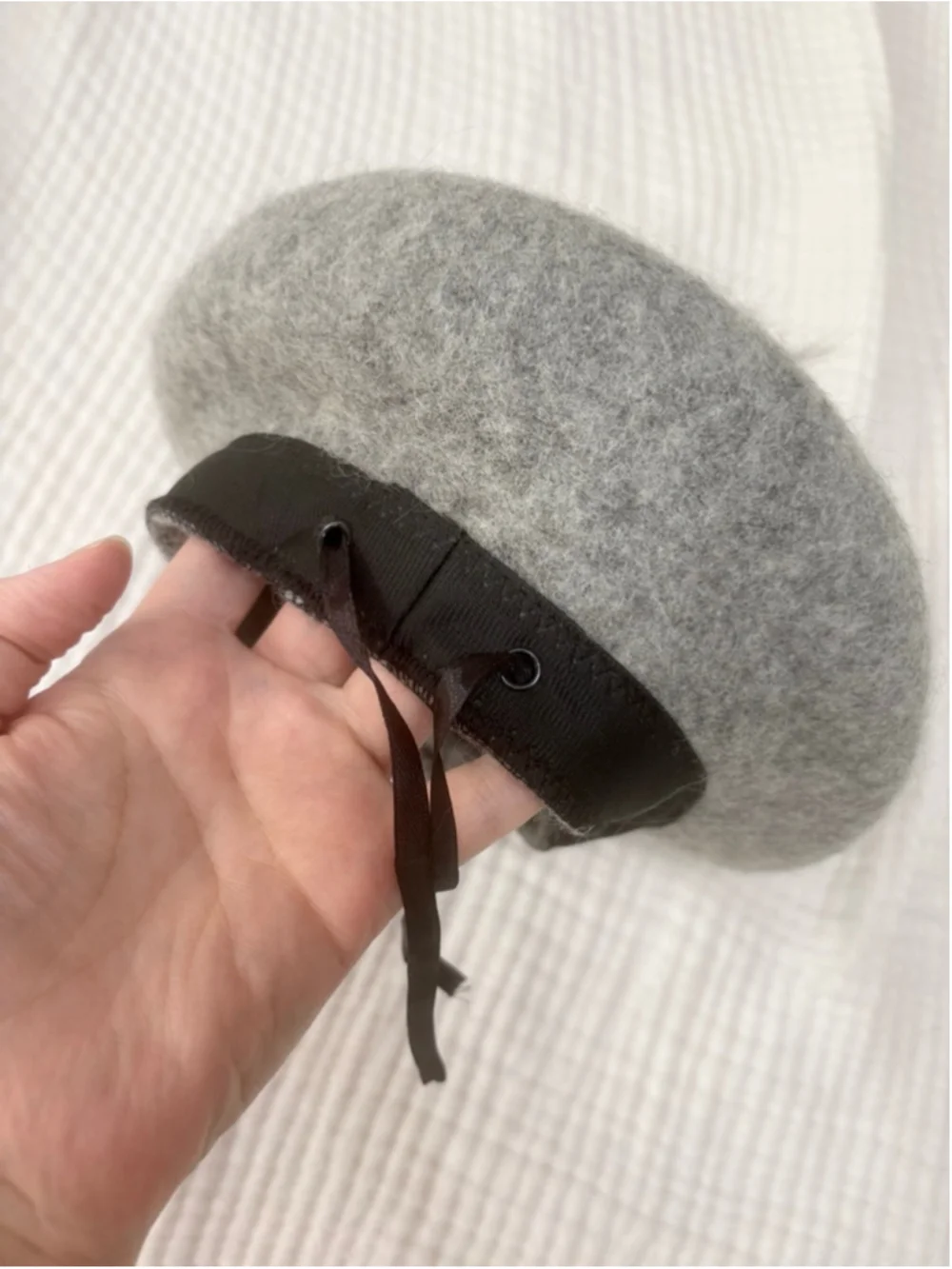 Girl’s Unbranded Gray Beret with Brown Fur Pom Pom One Size